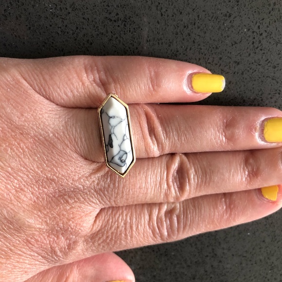 White Marble Stone Gold Ring - Picture 4 of 6